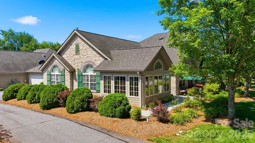 808 C Wynnshire Drive pending home in Wynnshire Ridge, Hickory, NC