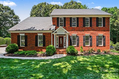 10403 Persimmon Creek Drive active home in Olde Sycamore, Charlotte, NC