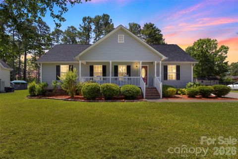 2004 Hunters Ridge Road pending home in Hunters Ridge, Lancaster, SC