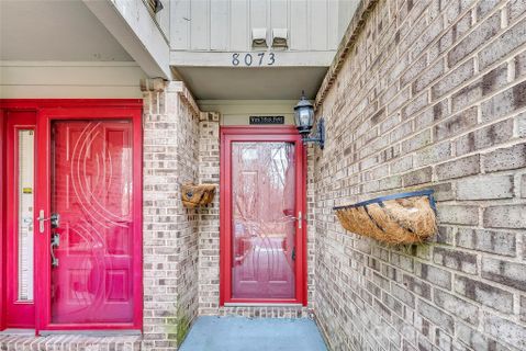 8073 Charter Oak Lane pending home in Treva Woods, Charlotte, NC