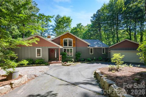 522 Toxaway Court active home in Lake Toxaway Estates, Lake Toxaway, NC