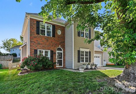 9902 Highlands Crossing Drive pending home in Southampton, Charlotte, NC