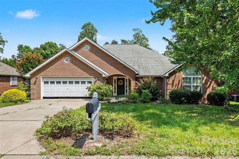 1318 Crown Ridge Drive active home in Palmetto West, Fort Mill, SC