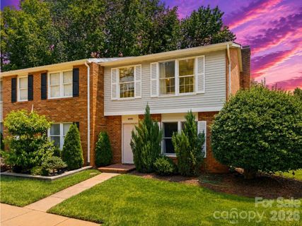 8208 Knights Bridge Road pending home in Sharon South II, Charlotte, NC