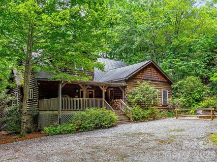 250 Fairway Drive active home in Lake Toxaway Estates, Lake Toxaway, NC
