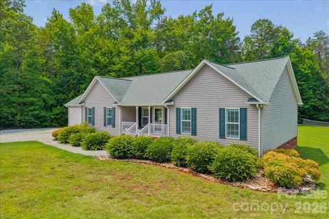 1512 Kinglet Drive pending home in Montclaire, York, SC