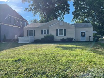 3222 Auburn Avenue pending home in Sedgefield, Charlotte, NC