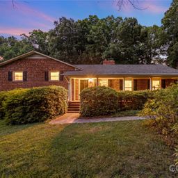 221 Kingsway Circle