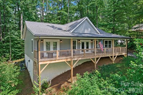 30 Sleeping Bear Ridge active home in Katua Falls, Maggie Valley, NC