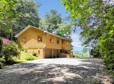 372 Shady Ridge Road active home in J Creek Estates, Waynesville, NC