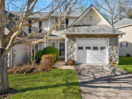 15 Willowick Drive active home in Willoughby Run, Asheville, NC