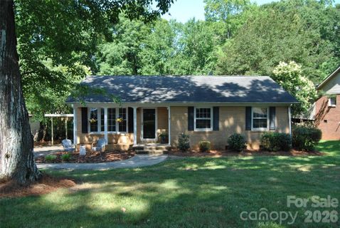 1427 Churchill Drive pending home in Cambridge Park, Gastonia, NC