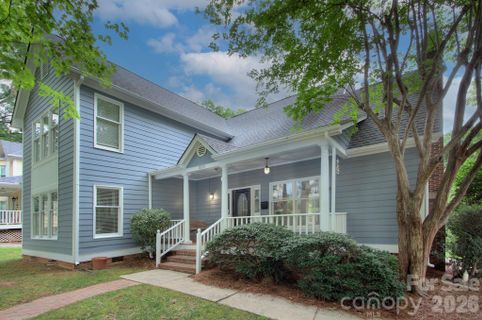 2000 Victorian Place active home in Dilworth Mews, Charlotte, NC