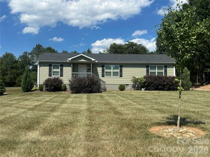 330 W Memorial Highway pending home in Davis Farm, Harmony, NC