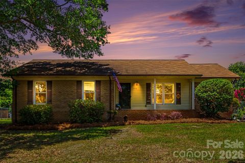 2570 Watson Drive pending home in Smokerise, Lancaster, SC