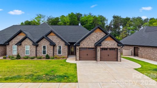 Homes in Lachlan Village, Hickory