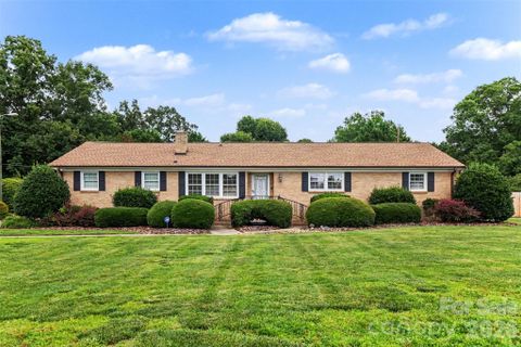 114 Carderock Court pending home in Coulwood Hills, Charlotte, NC