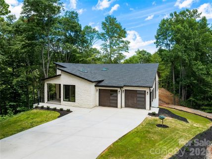 23 Early Spring Way active home in Blue Mist Farms, Leicester, NC