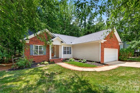 8121 Poplar Grove Circle active home in Hermitage Place, Waxhaw, NC