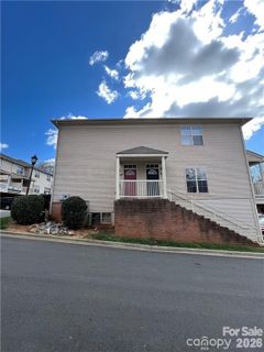 6509 Quarterbridge Lane active home in Michaels Landing, Charlotte, NC