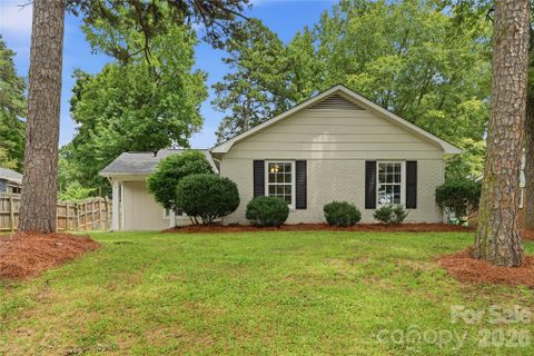5439 Autumn End Circle pending home in Four Seasons, Charlotte, NC