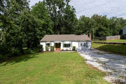 445 Old Haw Creek Road pending home in Haw Creek, Asheville, NC
