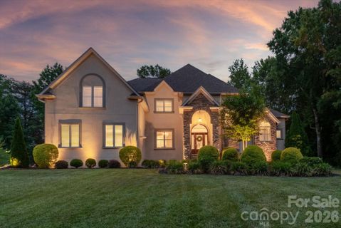 102 Finch Loop