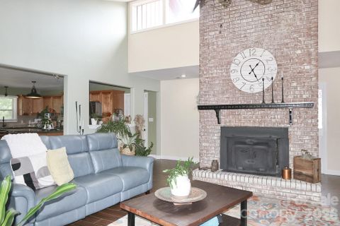 4220 Mae Len Drive