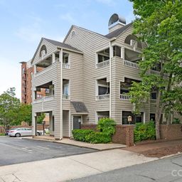 212 W 10th Street