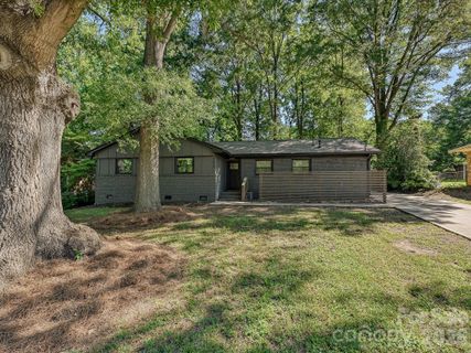 5623 Ruth Drive active home in Shannon Park, Charlotte, NC