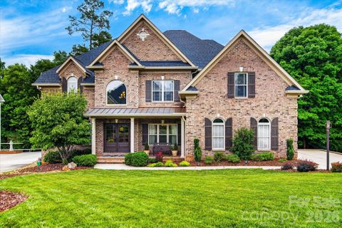 2929 Providence Trail Lane pending home in Providence Plantation, Charlotte, NC