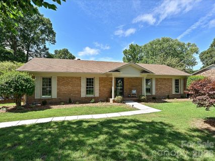 218 Sturbridge Drive pending home in Coulwood Hills, Charlotte, NC