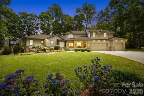 Homes in Norman Woods, Mooresville