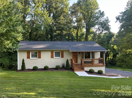 10 Oakwood Drive