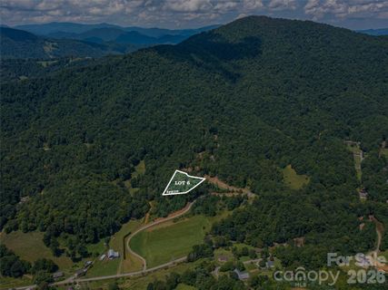 000 Locust Rough Mountain Road active home in Locust Rough Mountain, Burnsville, NC