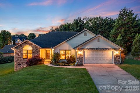 3 Bombay Court pending home in Cross Creek, Candler, NC