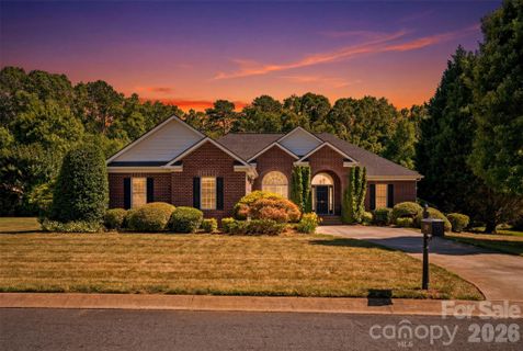 619 Laurel Valley Way