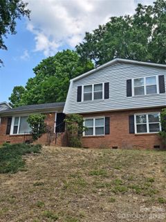 7727 Ritter Drive pending home in Heritage Woods East, Charlotte, NC