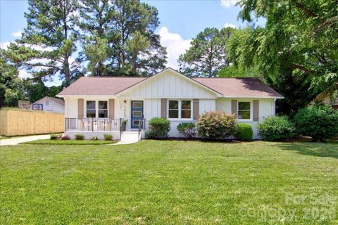 1924 Bentley Place pending home in Country Club Heights, Charlotte, NC