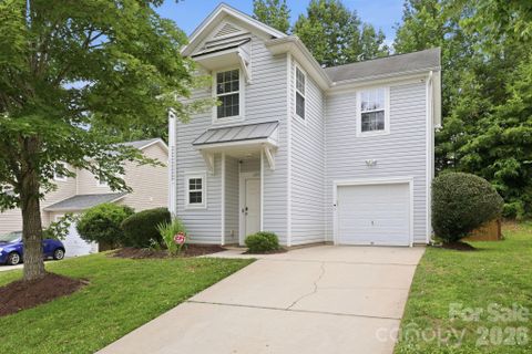 6207 Blue Ash Lane pending home in Kingstree, Charlotte, NC