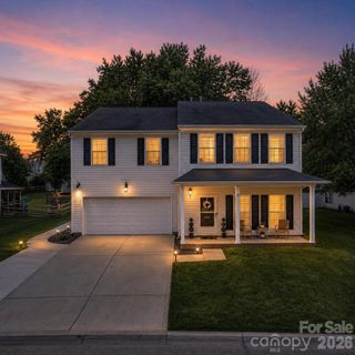 1721 Canebrook Glen active home in Bethelfields, York, SC