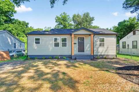 822 Arlington Avenue active home in Woodland Park, Rock Hill, SC