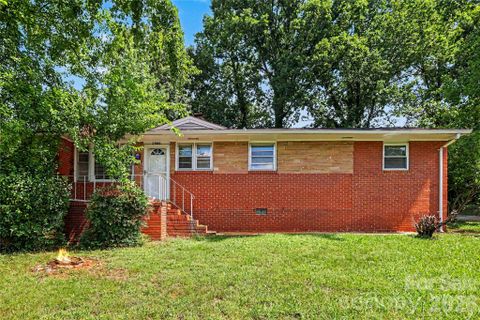 2000 Russell Avenue pending home in Biddle Heights, Charlotte, NC
