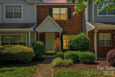 9132 Charminster Court pending home in Rossmore, Charlotte, NC
