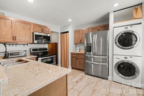 4605 Hedgemore Drive active home in Park Place, Charlotte, NC
