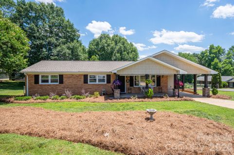 601 Wren Road pending home in Green Meadows, Gastonia, NC