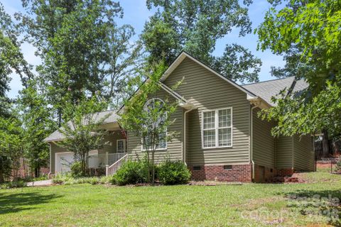 182 Hutchins Drive