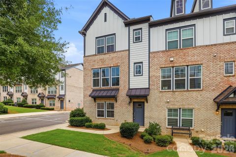 604 Tudor Park Way active home in Wendwood Terrace, Charlotte, NC