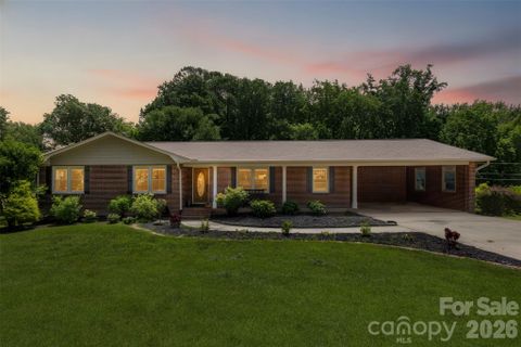 4022 Lynn Circle