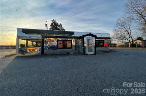 5815 Main Street